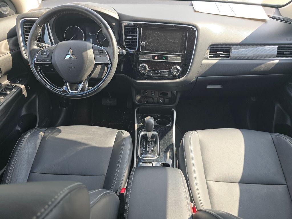 Used 2019 Labrador Black Metallic Mitsubishi  image 19