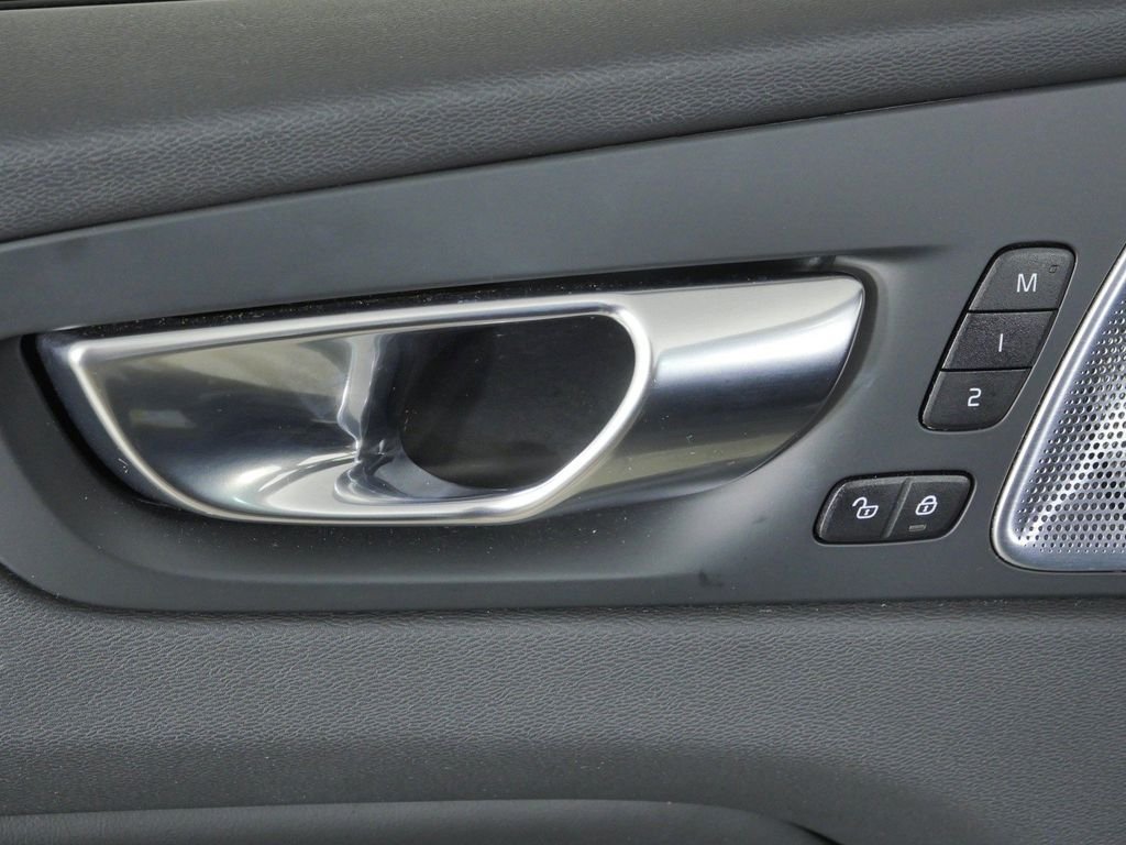 Used 2025 Black Volvo T8 Ultra Black Edition image 37