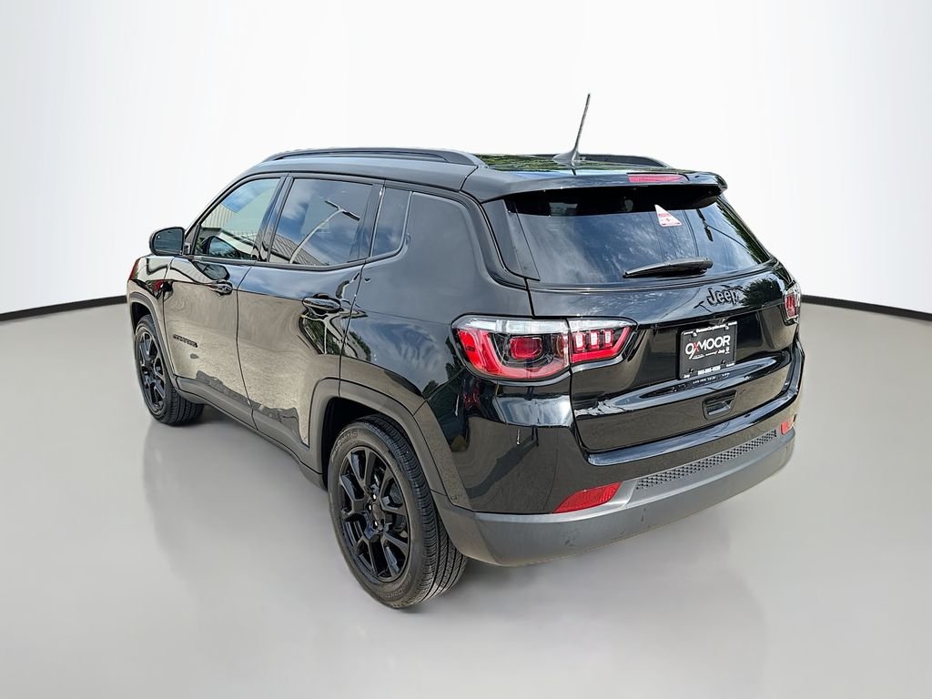 Certified Used 2022 Diamond Black Crystal Pearlcoat Jeep Altitude image 6
