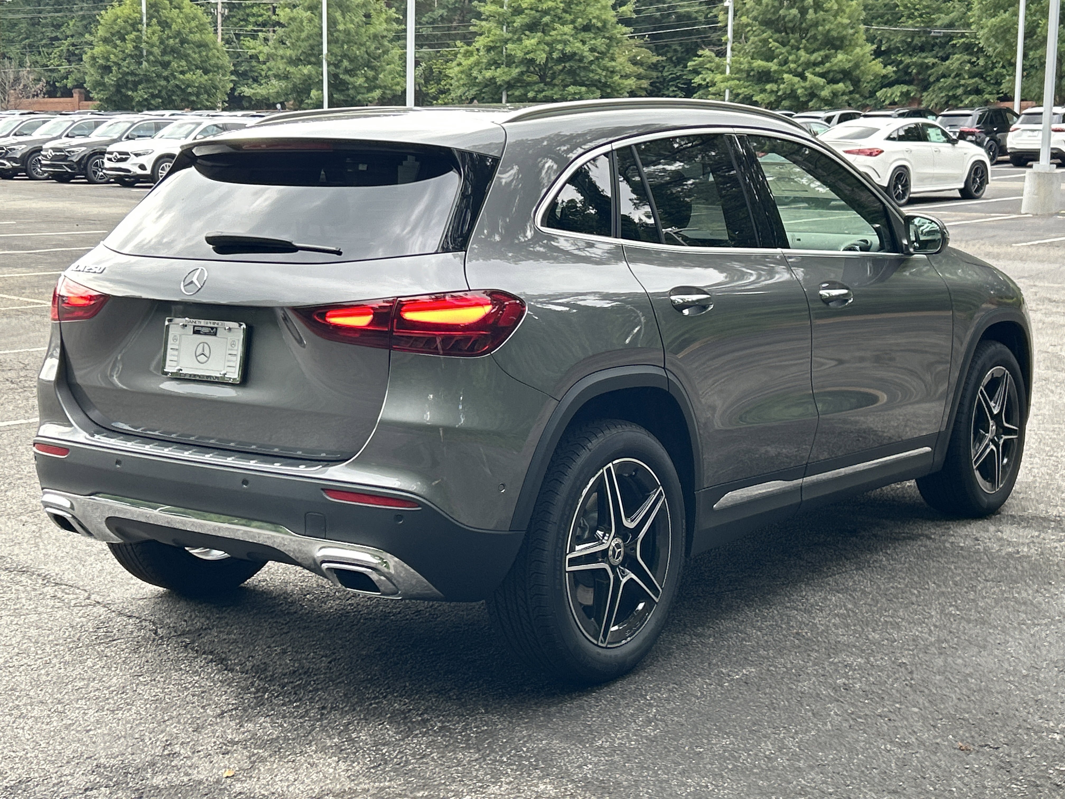 New 2026 Mountain Grey Metallic Mercedes-Benz GLA 250 SUV image 6