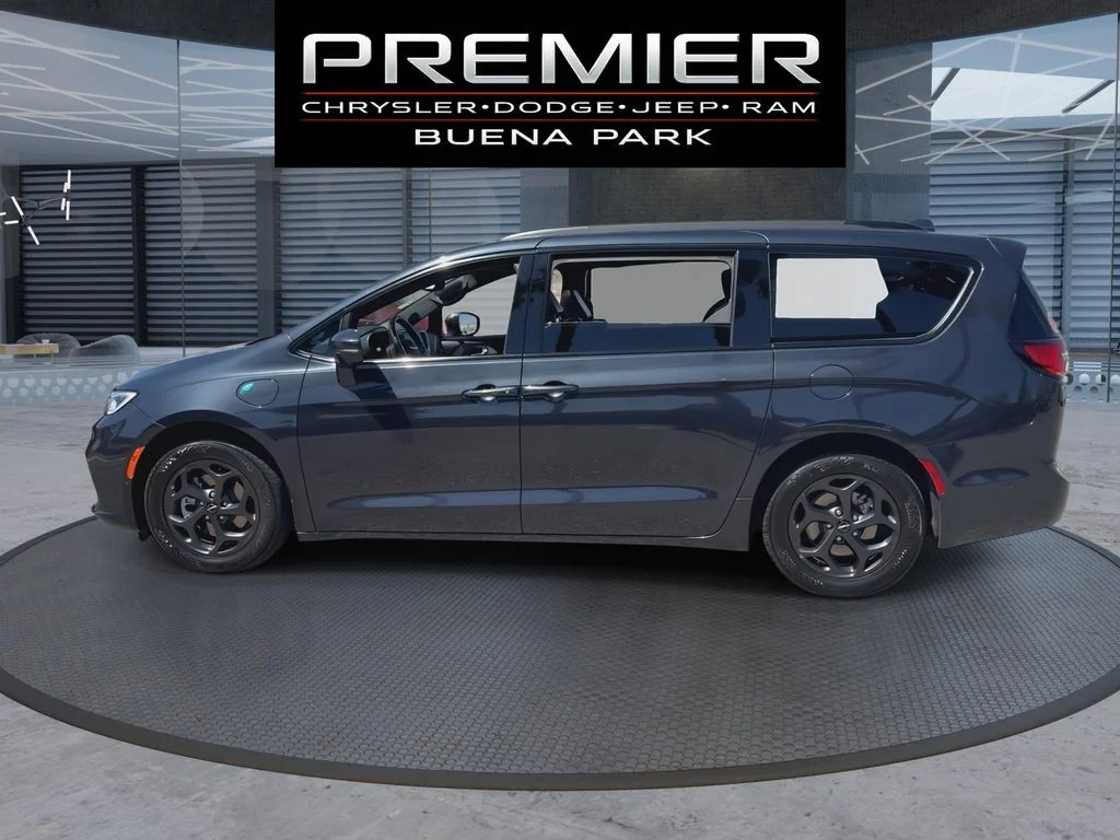 Used 2021 Gray Chrysler Limited image 5