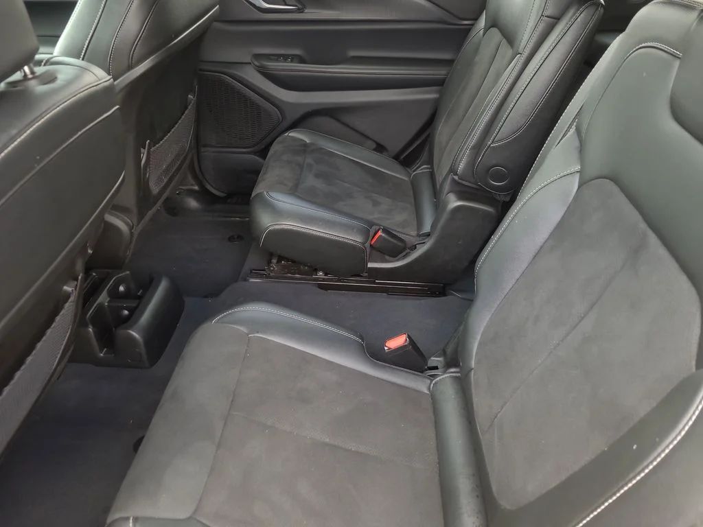 Used 2023 Red Jeep Altitude image 18