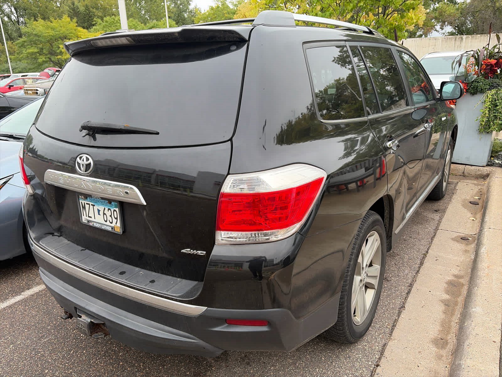 Used 2013 Toyota Highlander Limited with VIN 5TDDK3EH9DS269774 for sale in Golden Valley, MN