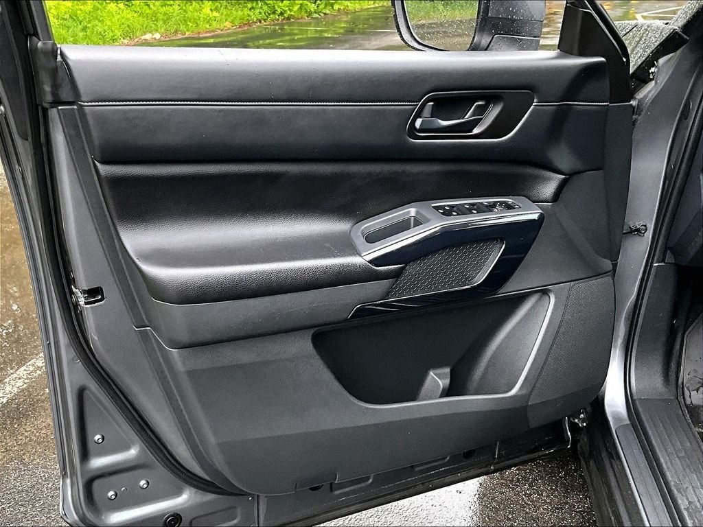 Used 2023 Gun Metallic Nissan SV image 9