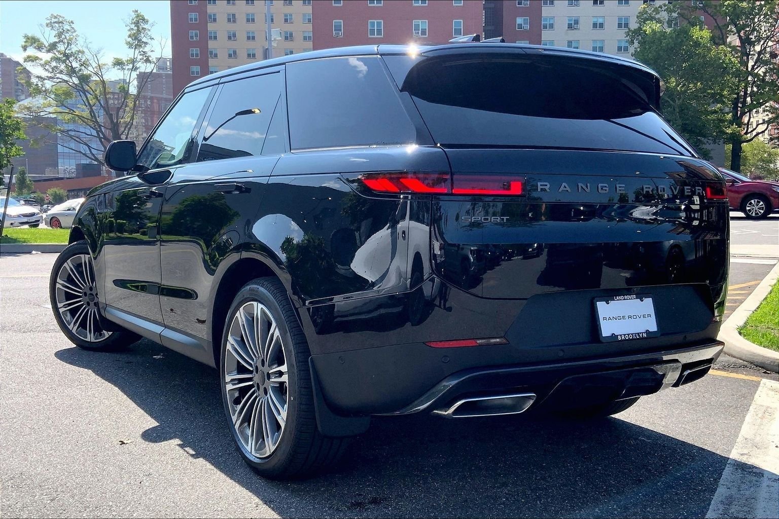 New 2026 Santorini Black Land Rover SE image 12