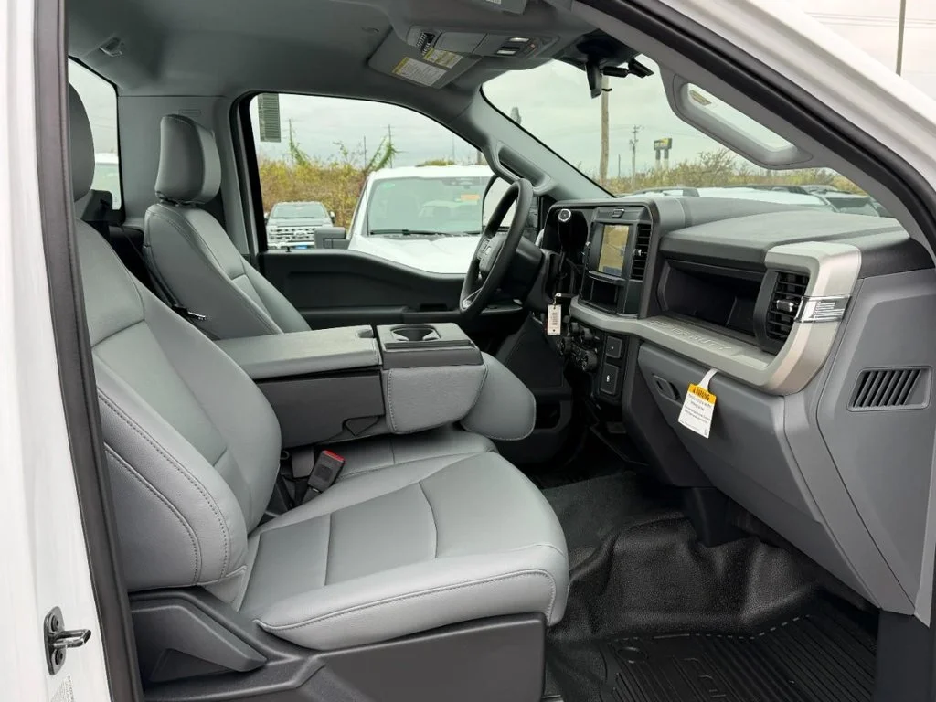 New 2027 Oxford White Ford F-350® XL image 4