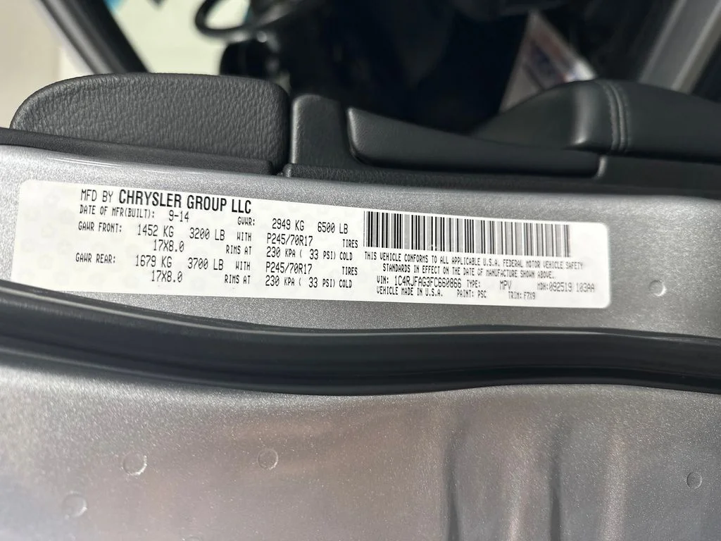 Used 2015 Silver Jeep Laredo image 19