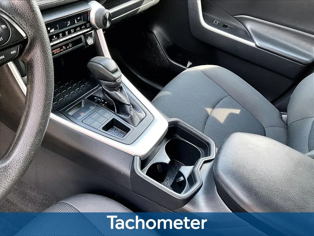 2021 Toyota RAV4 LE - Photo 23