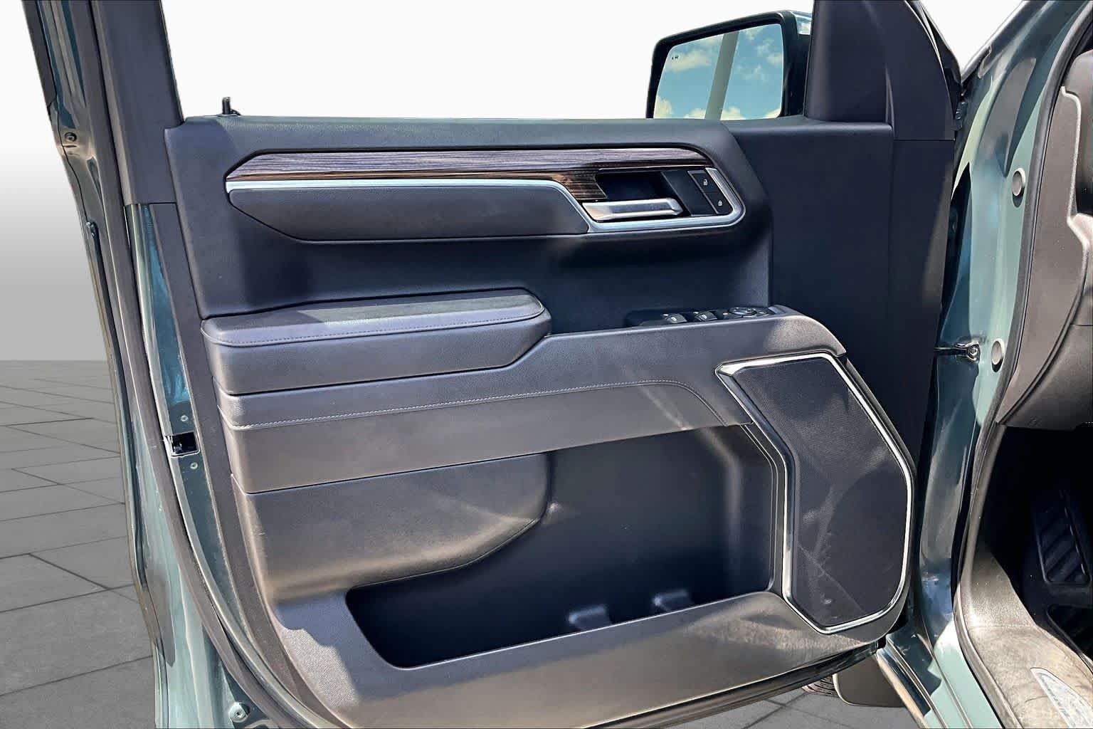 Used 2025 Cypress Gray Chevrolet LT image 22