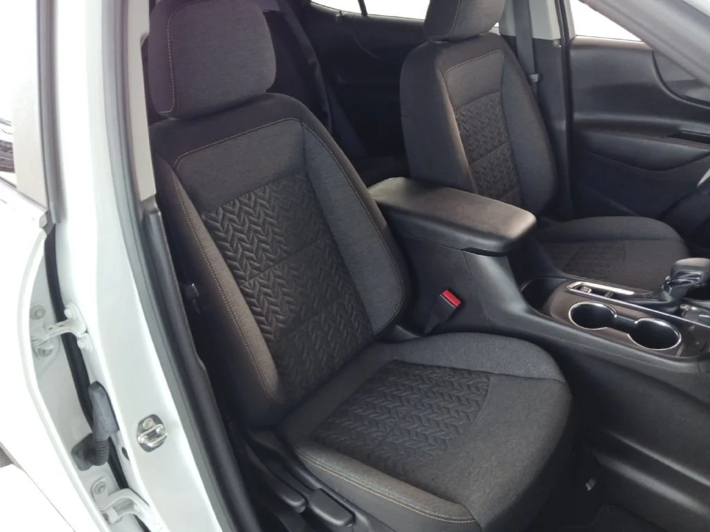 Used 2023 SUMMIT WHITE Chevrolet LT image 28