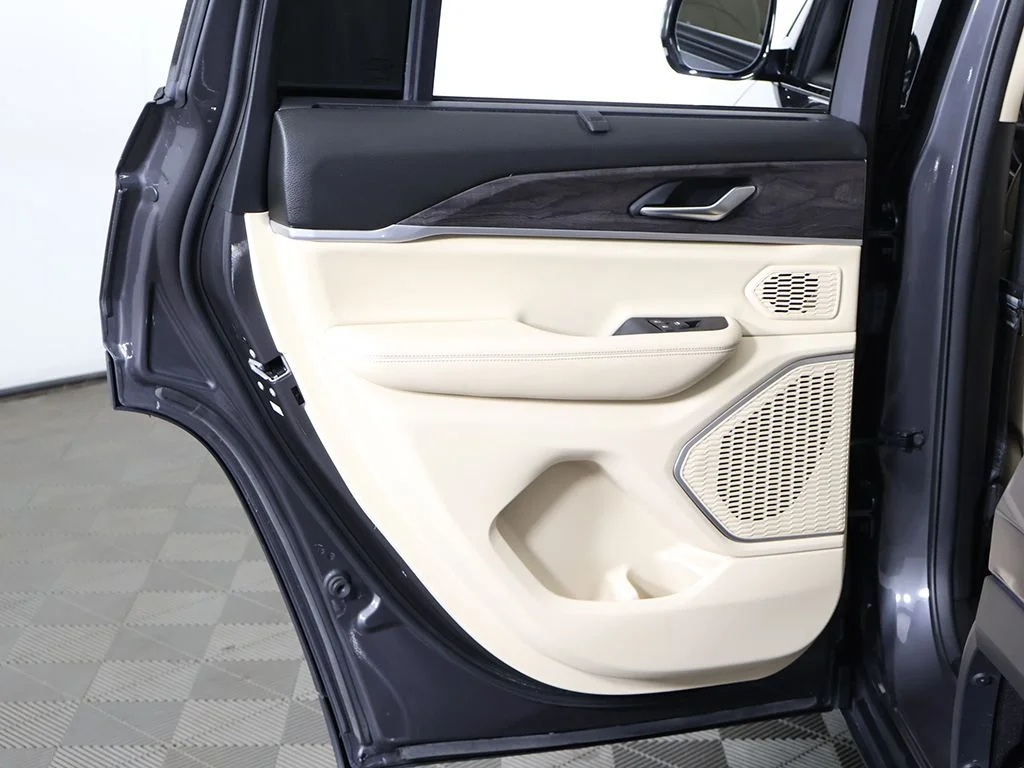 Used 2022 Gray Jeep Limited image 30