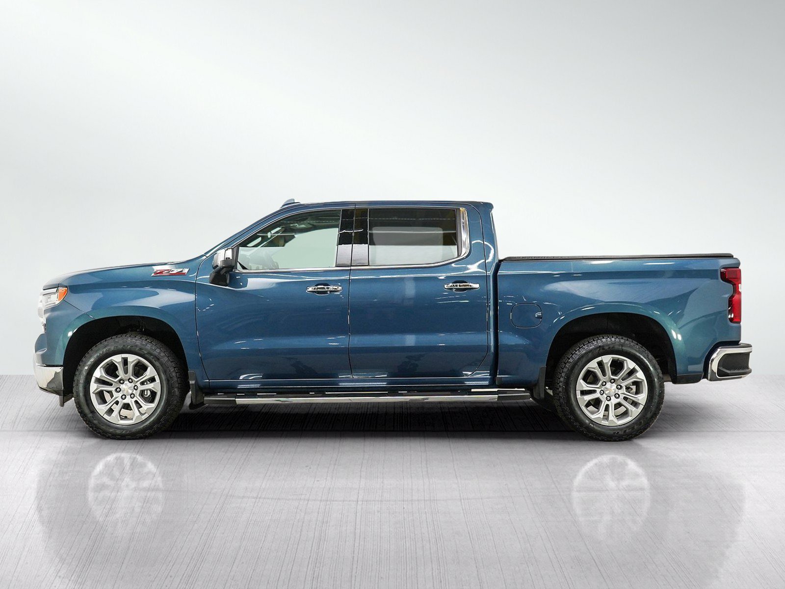 Used 2024 Chevrolet Silverado 1500 LTZ with VIN 1GCUDGED3RZ395522 for sale in White Bear Lake, Minnesota