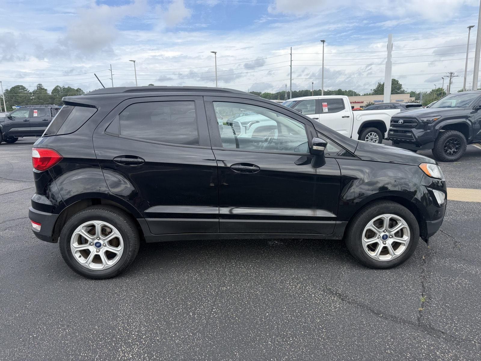 Used 2020 Shadow Black Ford SE image 8