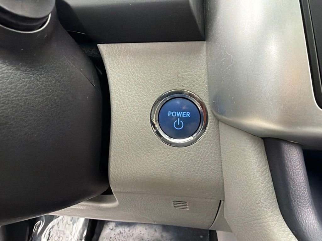 Used 2019 Silver Toyota XLE image 19