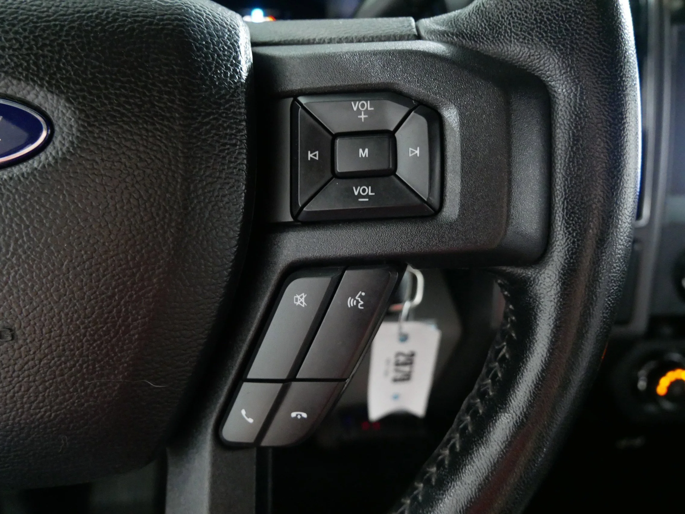 Used 2020 Agate Black Metallic Ford XLT image 28