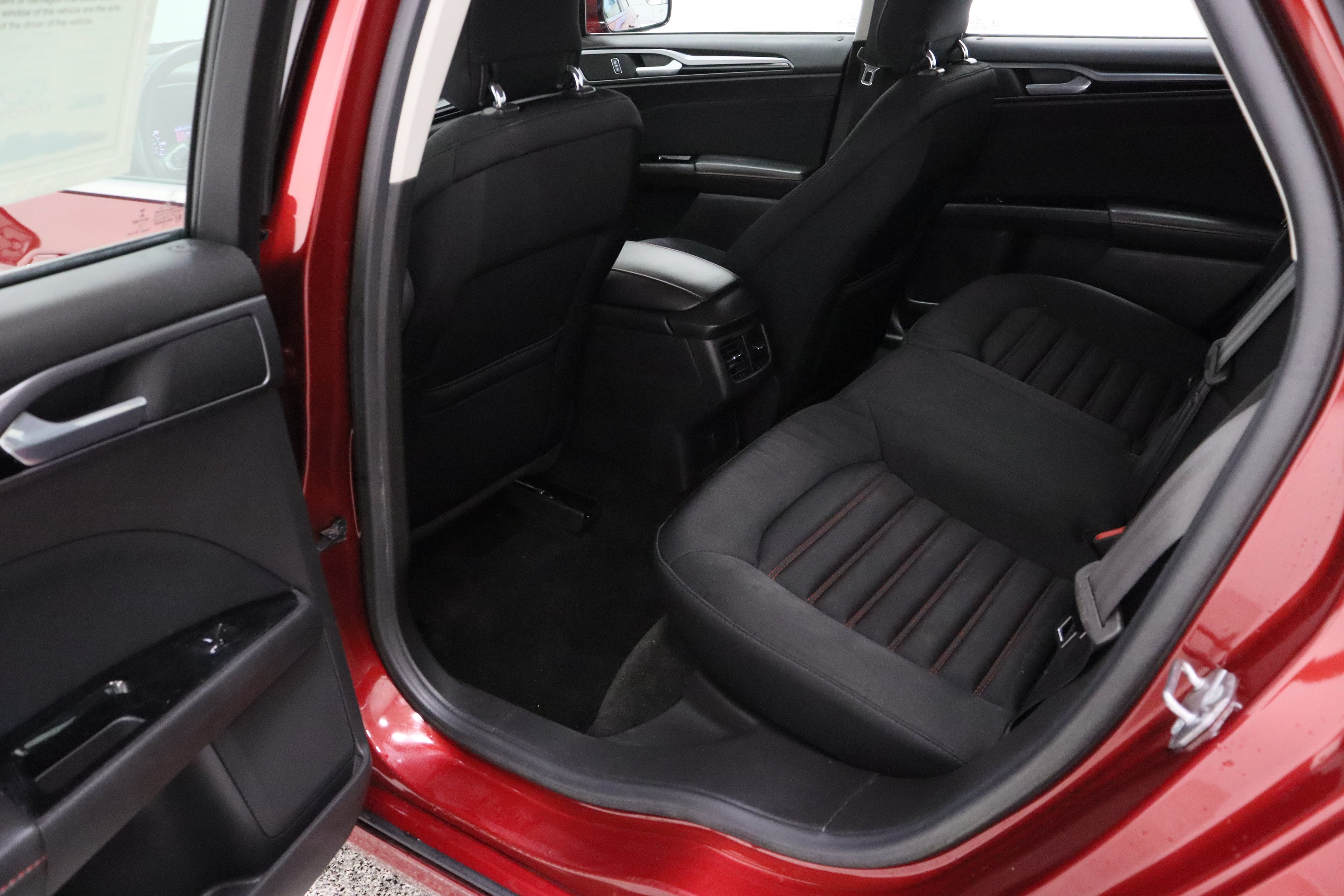 Used 2014 Ruby Red Metallic Tinted Clearcoat Ford SE 1.5T image 26