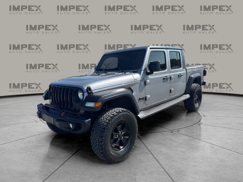 Used 2020 Silver Jeep Sport image 1