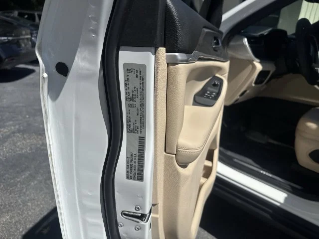 Used 2023 White Jeep Limited image 39