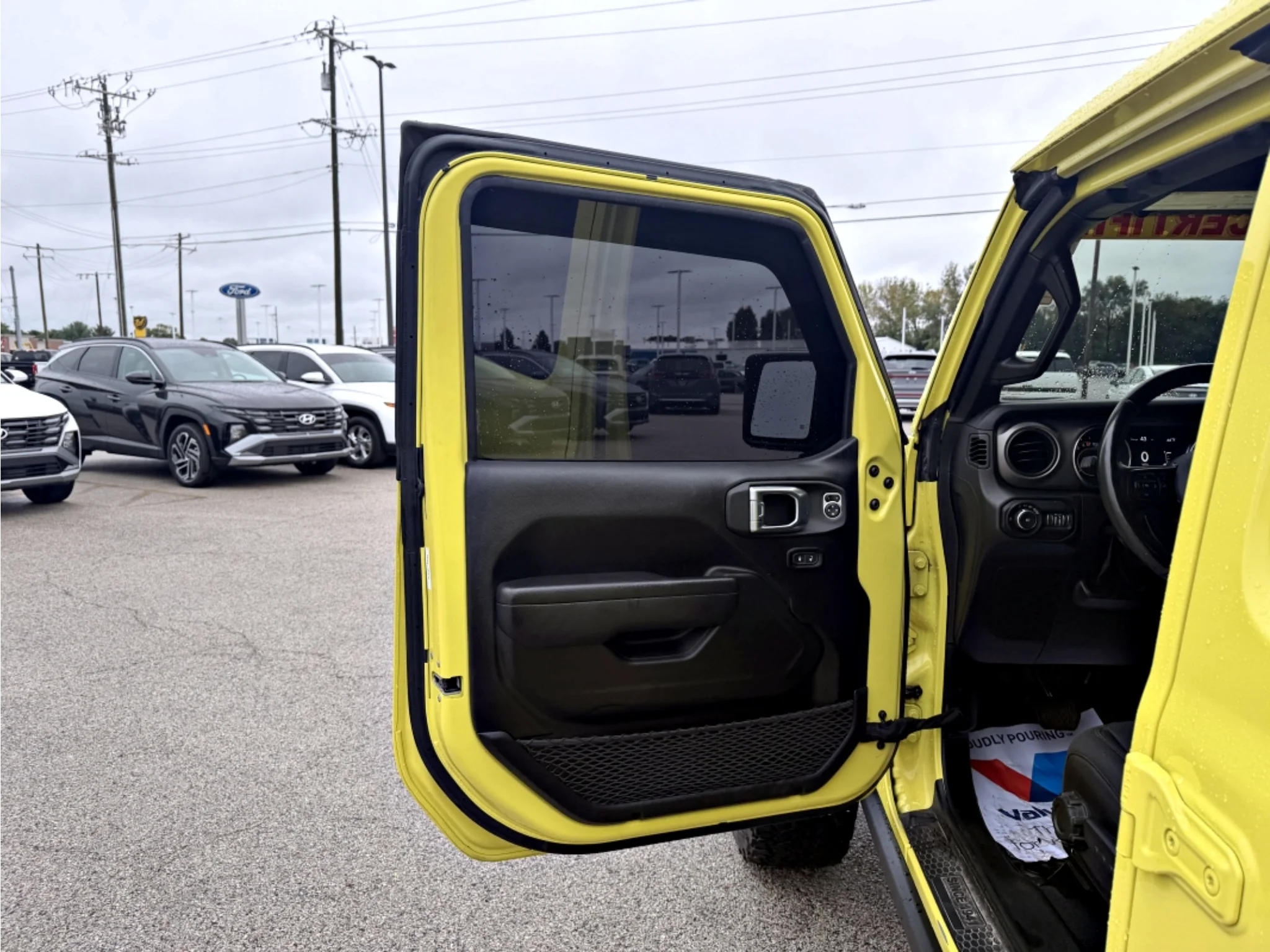 Used 2022 High Velocity Clearcoat Jeep Unlimited High Tide image 14