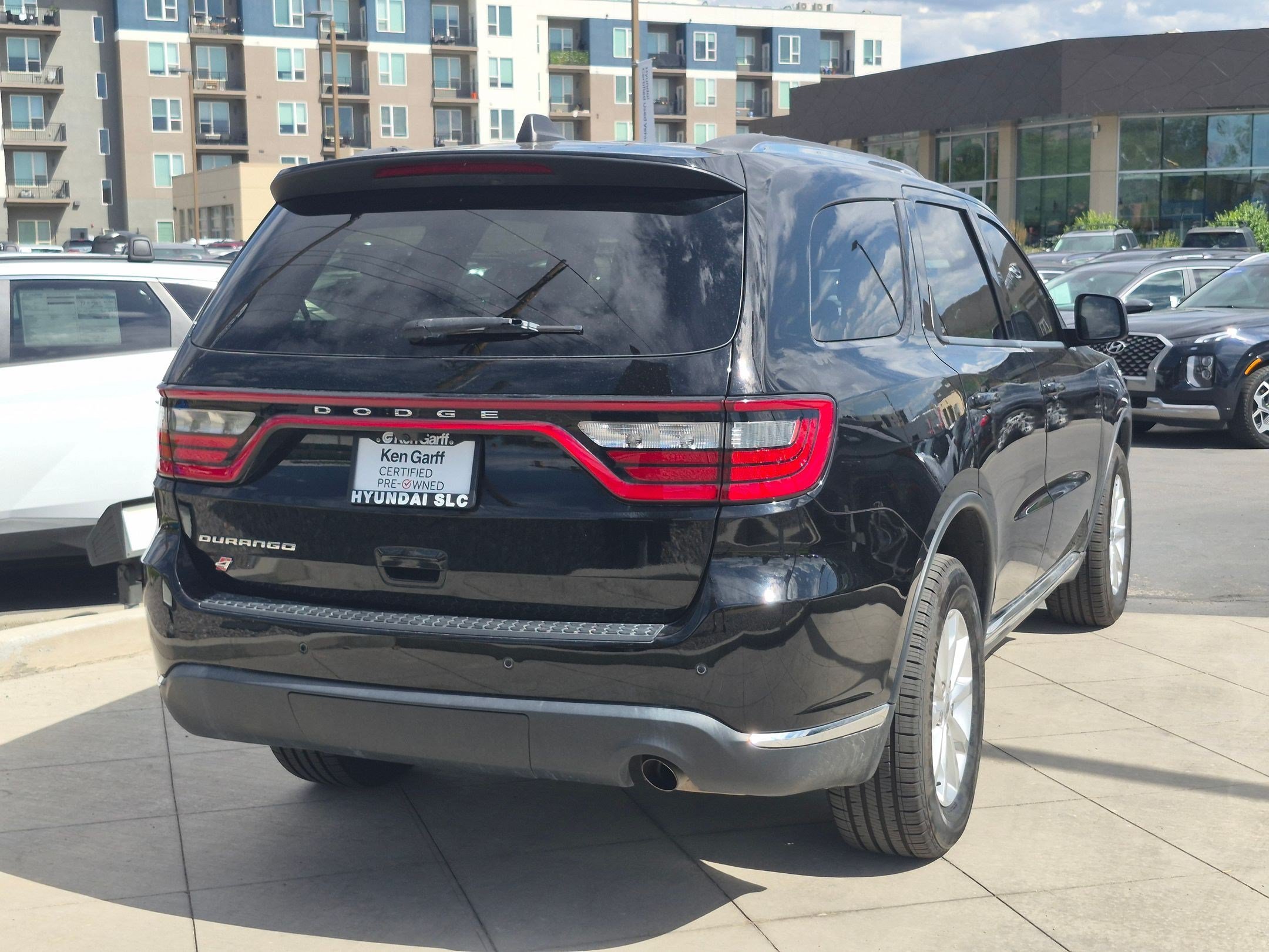 Used 2022 DB Black Clearcoat Dodge SXT image 3