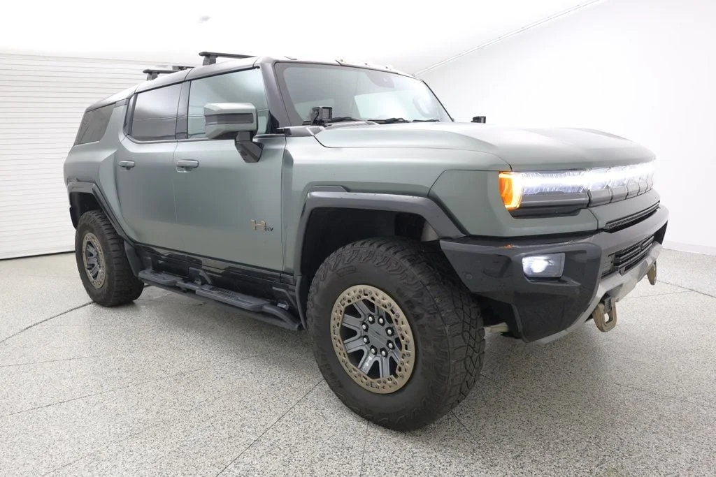 Used 2024 Moonshot Green Matte GMC e4WD 4dr 3x Edition 1 w/ Extreme Off-Road & Bronze Beadlock Pkgs image 3