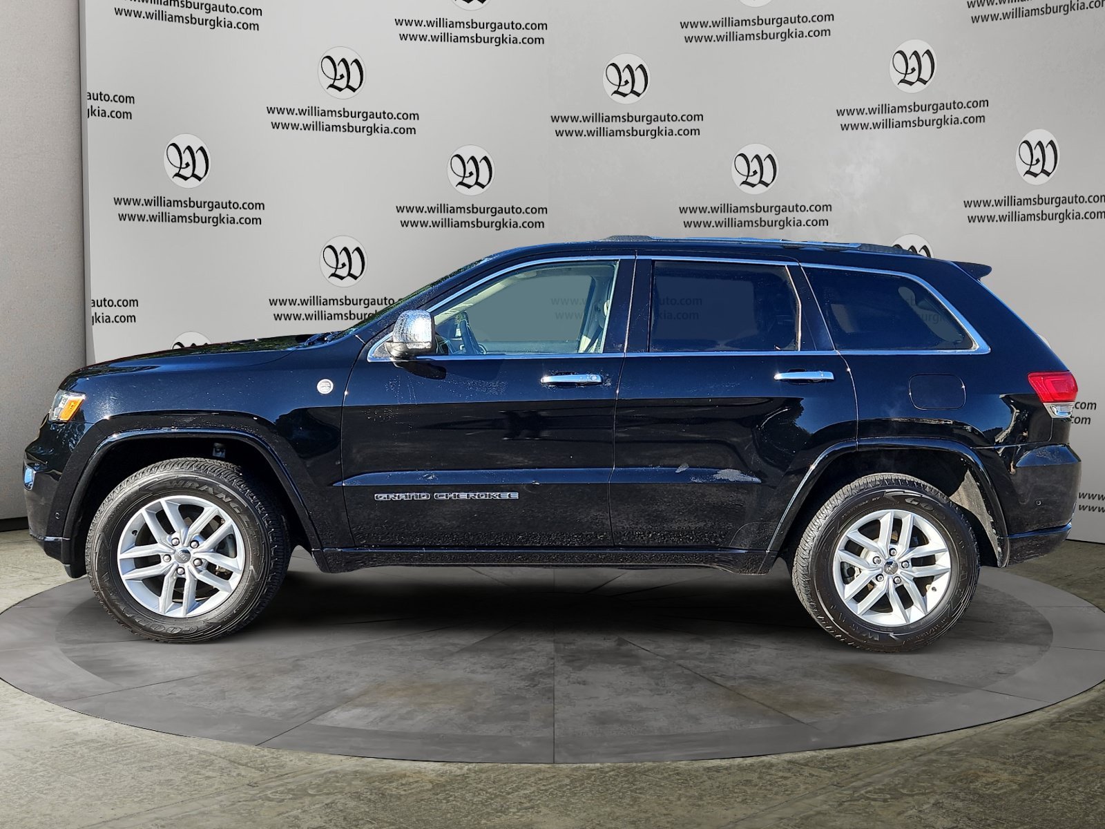 Used 2017 Black Jeep Overland image 2