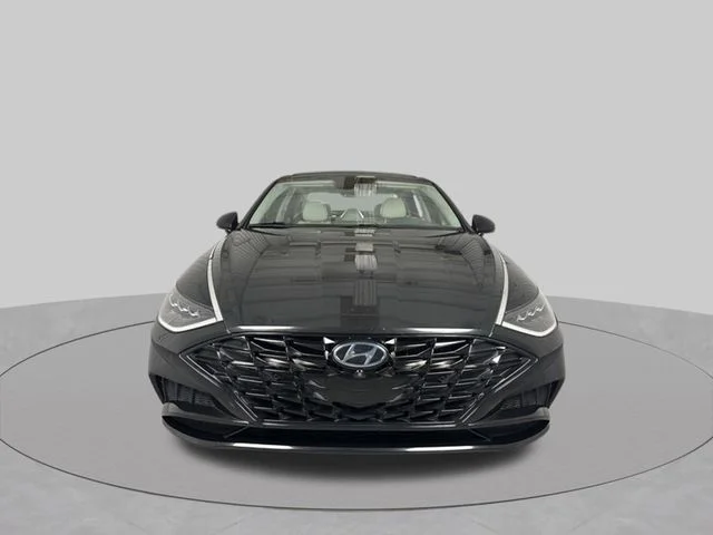 Used 2020 Black Hyundai Limited image 3