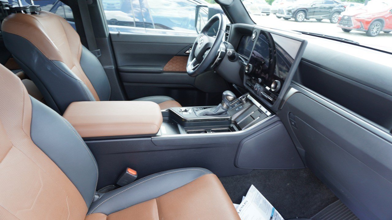 Used 2024 Blue Lexus GX 550 Luxury+ image 9