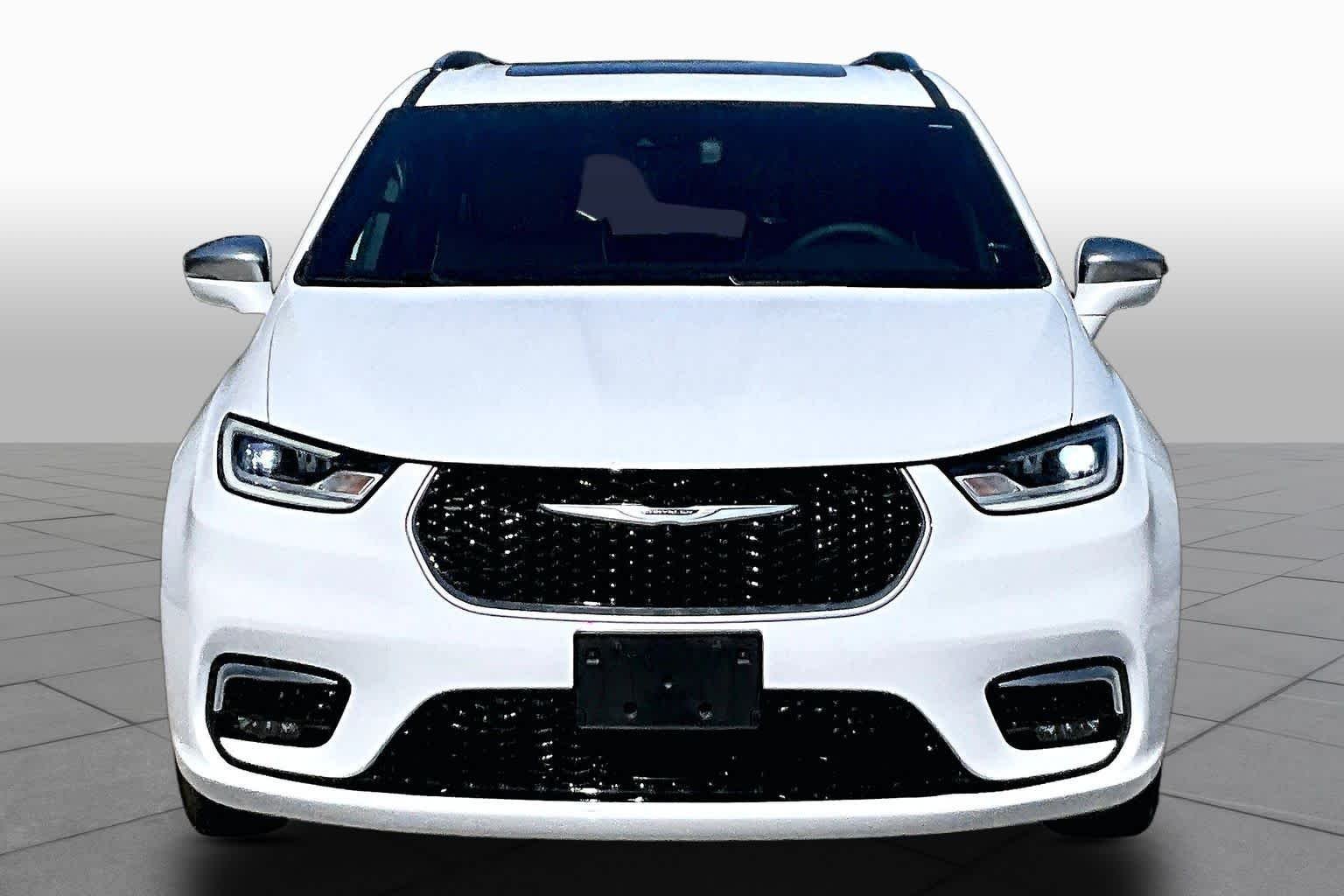 Used 2024 Bright White Clearcoat Chrysler Hybrid Pinnacle image 4