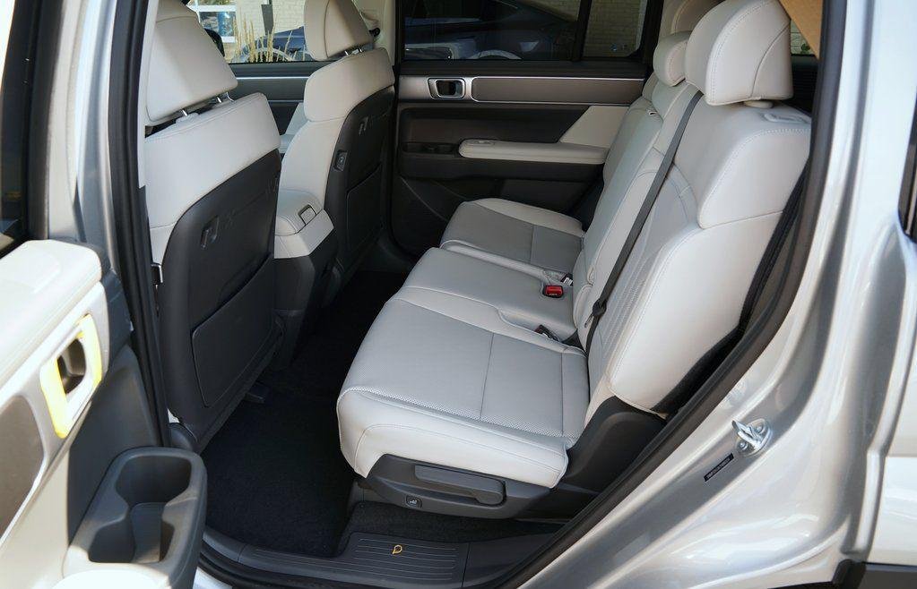 New 2026 Shimmering Silver Hyundai SEL image 23