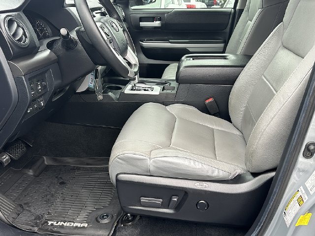 Used 2020  Toyota SR5 image 18