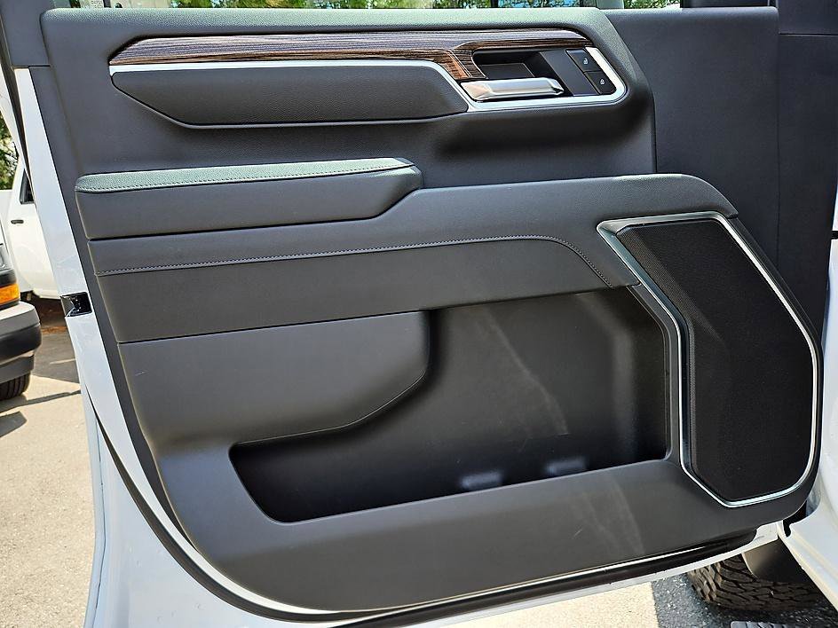 New 2026 Summit White Chevrolet LT image 13