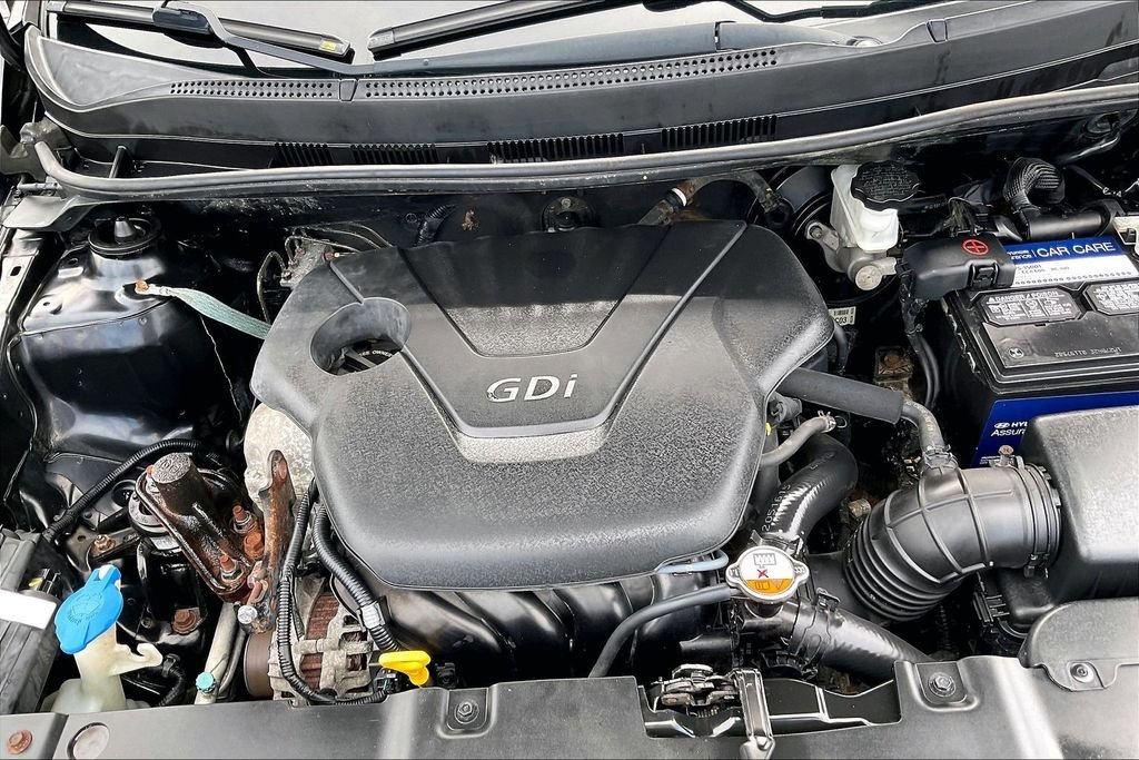 Used 2013 Black Hyundai SE image 9