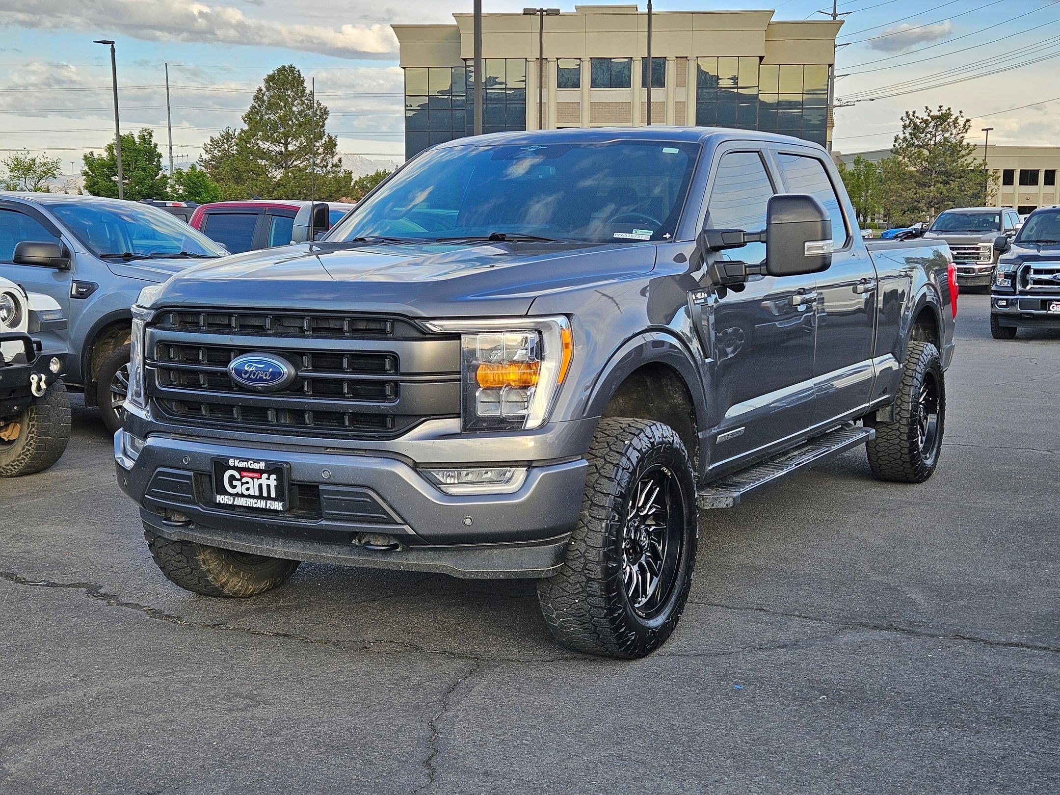 Used 2023 Gray Metallic Ford LARIAT image 8