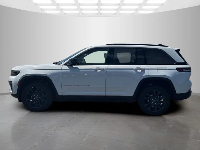 New 2026 Bright White Clear-Coat Exterior Paint Jeep 85th Anniversary Edition image 4
