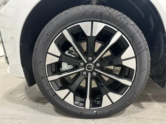 New 2026 Crystal White Volvo Plus image 23