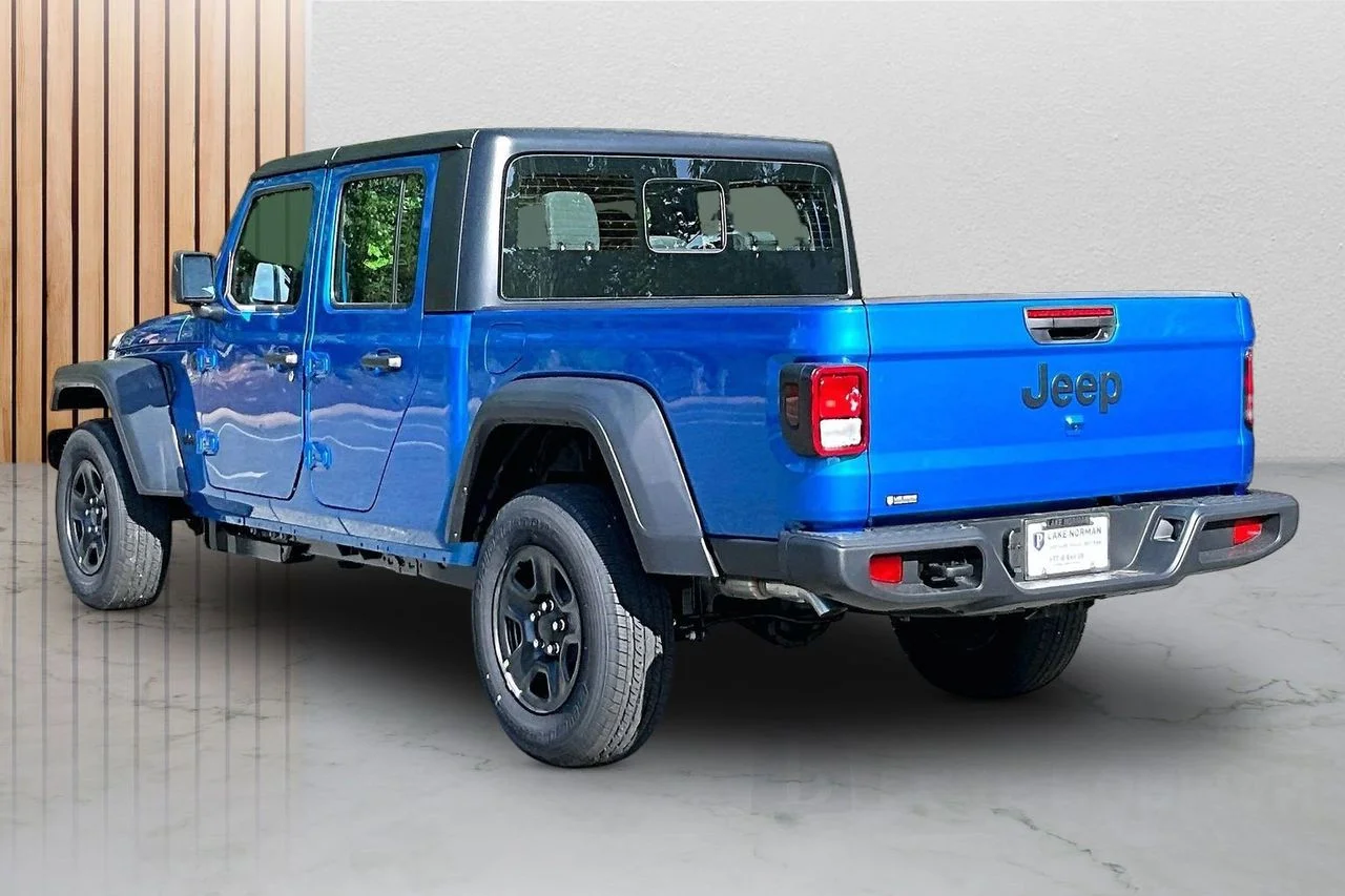 New 2026 Hydro Blue Pearl-Coat Exterior Paint Jeep Sport image 7