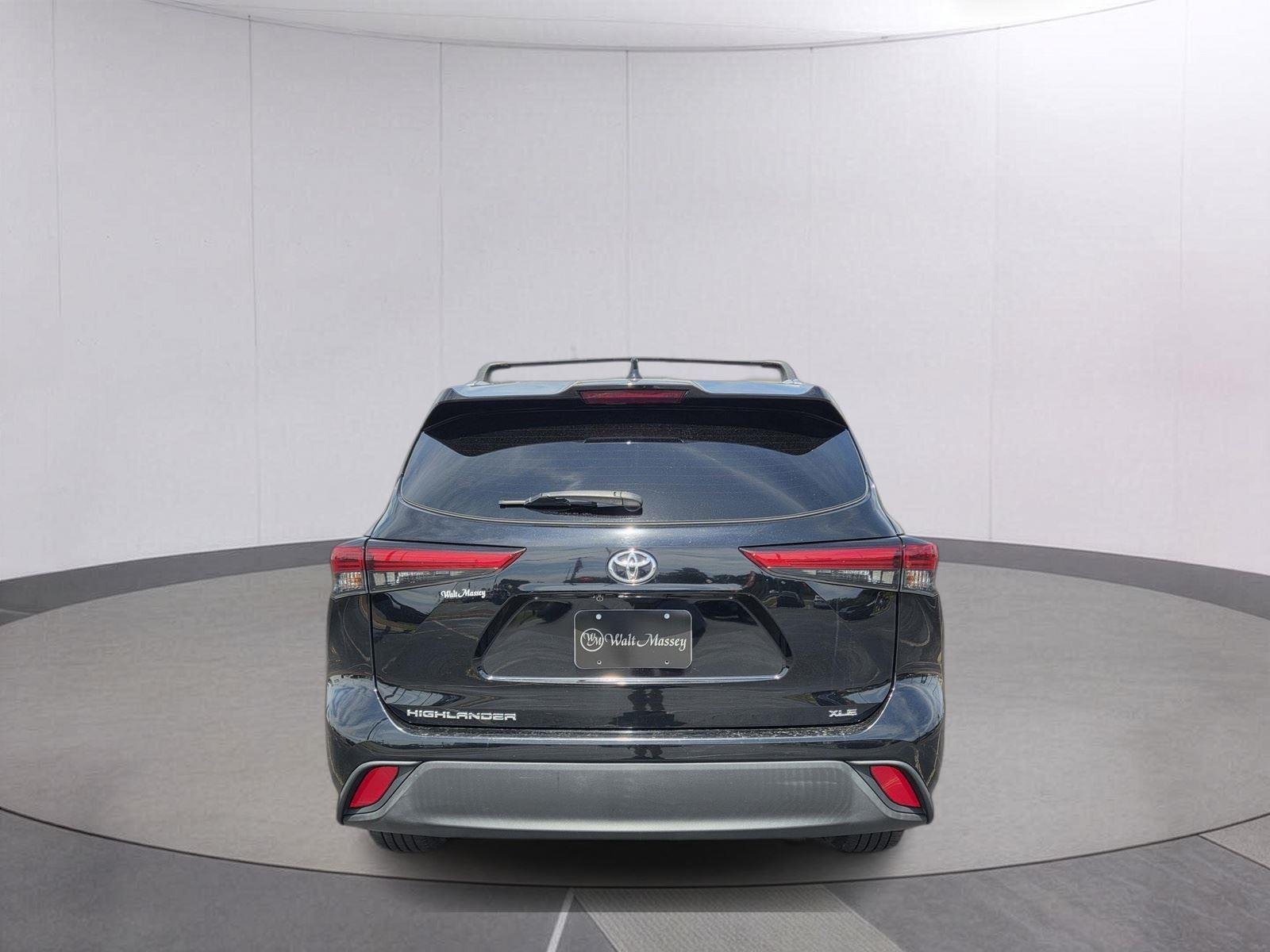 Used 2021 Midnight Black Metallic Toyota XLE image 6