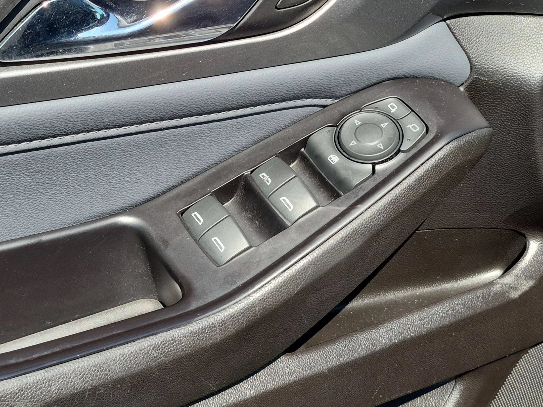 Used 2019 Graphite Metallic Chevrolet LT Cloth image 21
