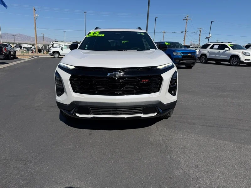 Used 2025 Iridescent Pearl Tricoat Chevrolet RS image 8