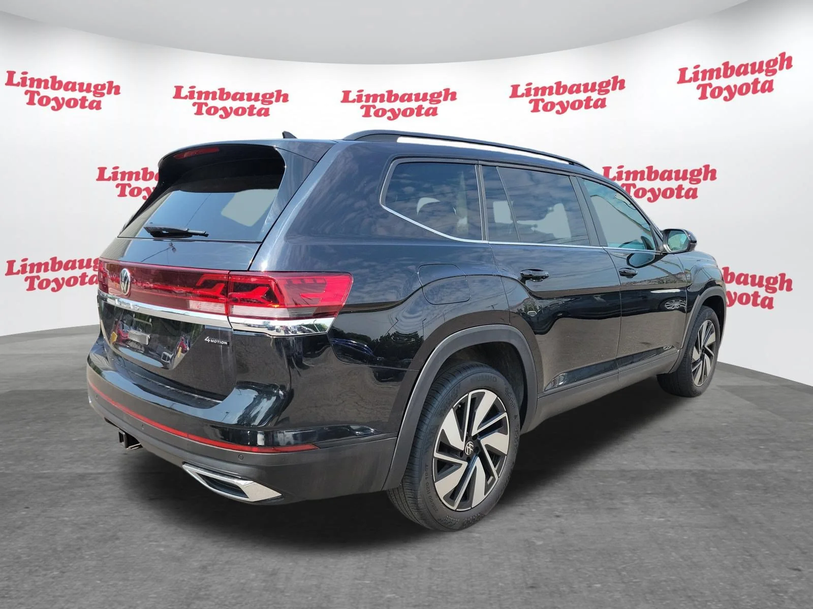 Used 2025 Black Volkswagen 2.0T SE w/Technology image 24
