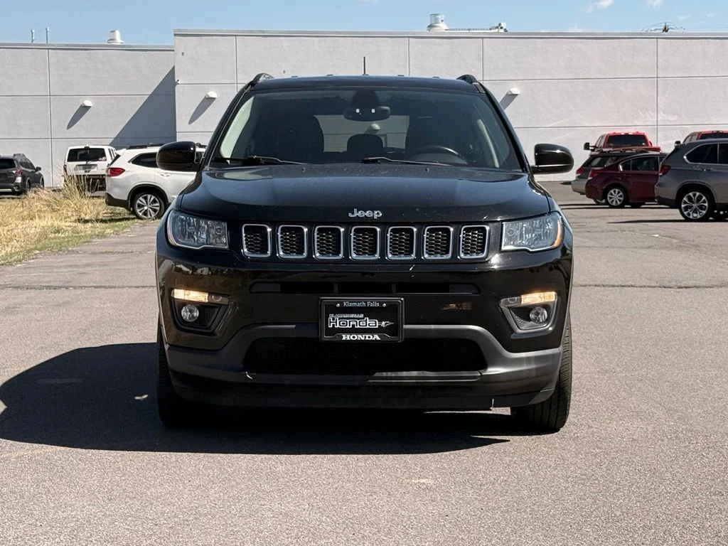 Used 2018 Diamond Black Jeep Latitude image 9