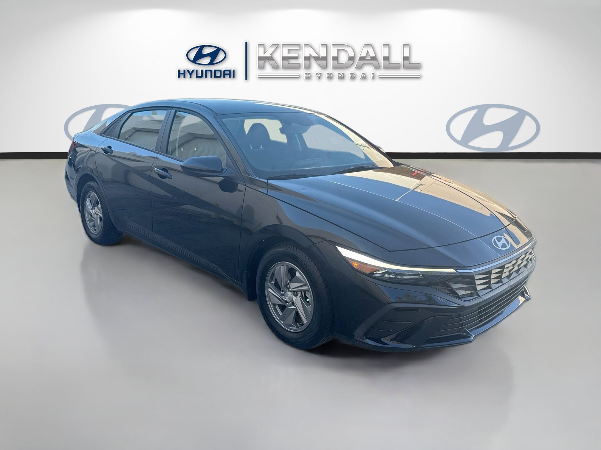 2025 Hyundai Elantra SE - Photo 1