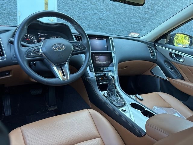 Used 2023 Black INFINITI LUXE image 13