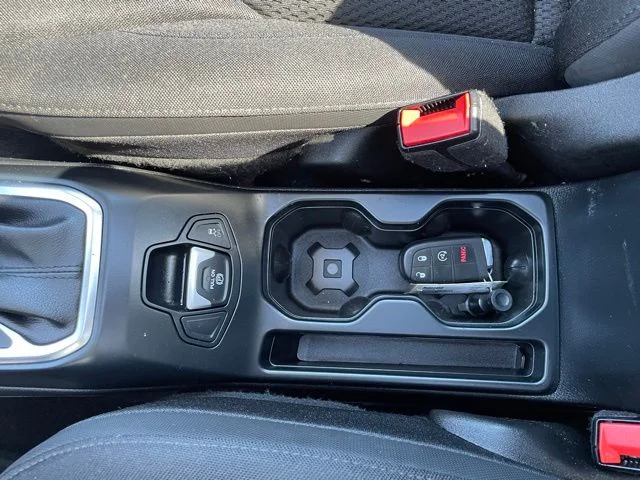 Used 2018 Blue Jeep Latitude image 25