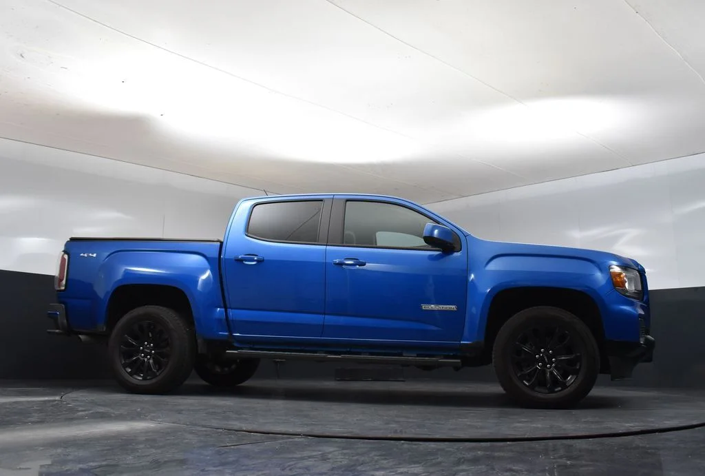 Used 2022 Blue Metallic GMC Elevation image 12