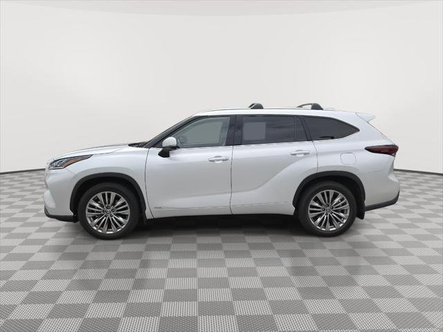 Certified Used 2024 Wind Chill Pearl Toyota Platinum image 39