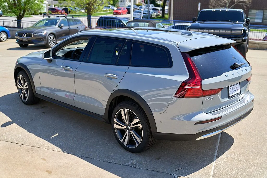 New 2026 Vapour Grey Volvo Plus image 7