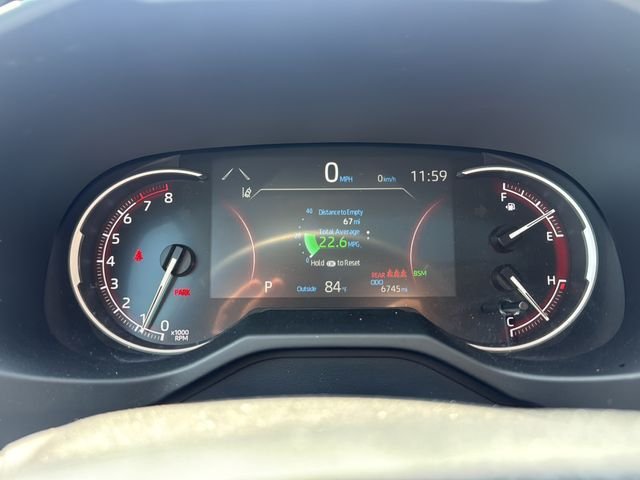 Used 2025 Silver Toyota XLE Premium image 19