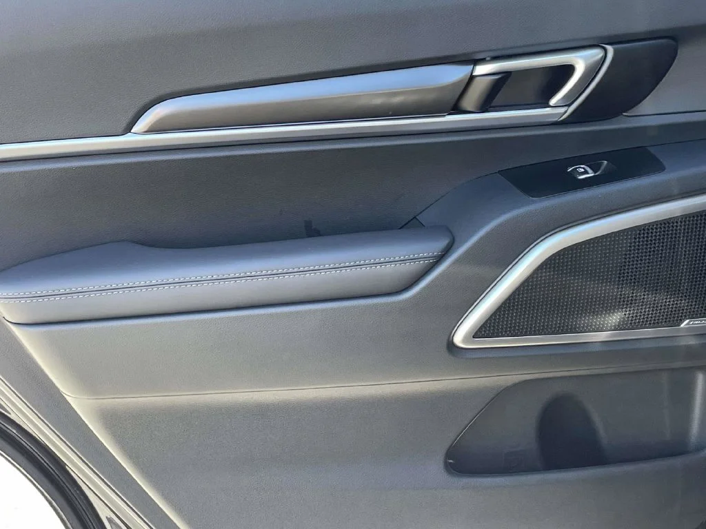 Used 2025  Kia S image 21